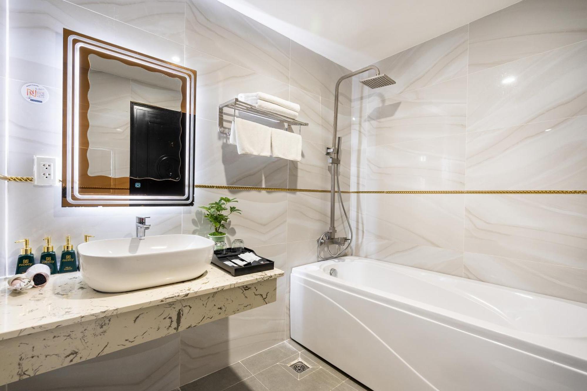 Nicecy Saigon Hotel Ho Chi Minh City Exterior photo